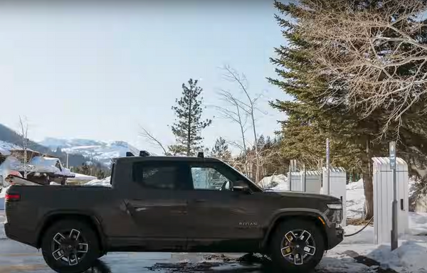 Rivian R1T Off-Road Essentials: 5 Emergency Gear Items for Peace of Mind